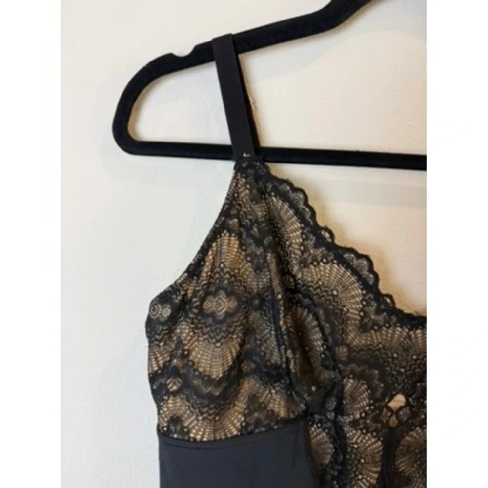 Pinsy Shapewear Black Lace V Neck Bodysuit Nude Mesh Lining Size 2X Sleeveless